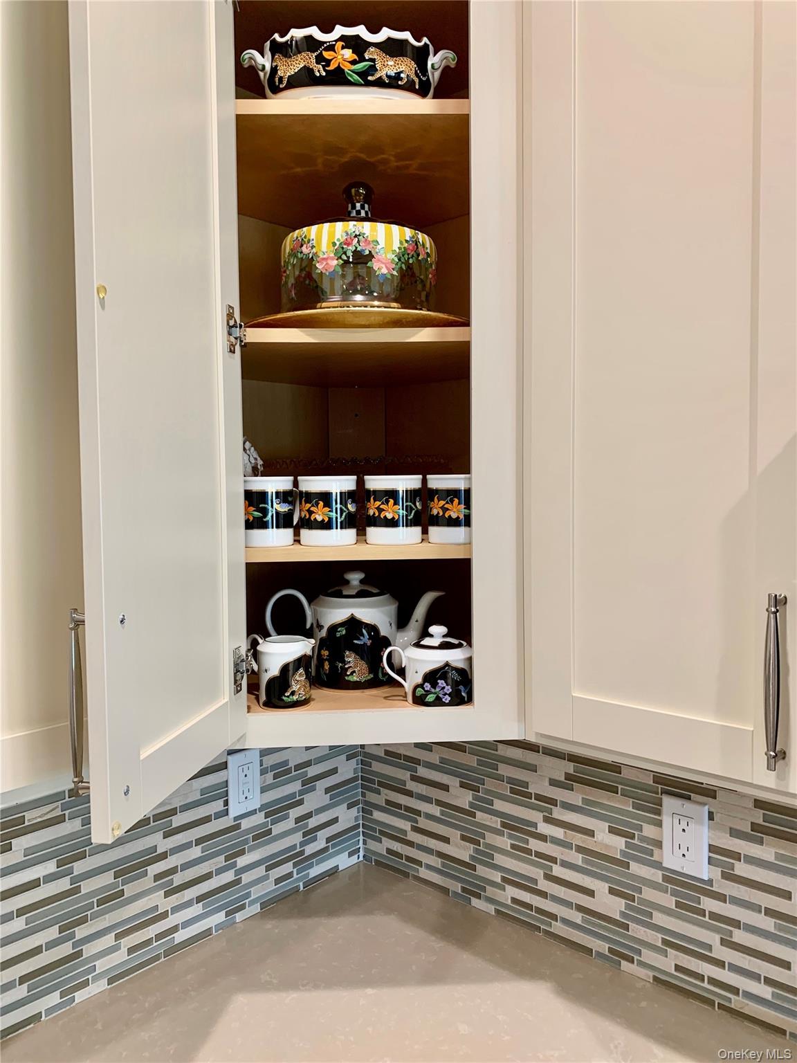 2300 Fox Hill Drive # 1101, Baiting Hollow, NY 11933