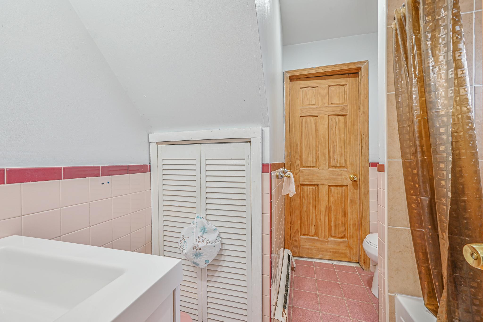 267 Roquette Avenue, Floral Park, NY 11001