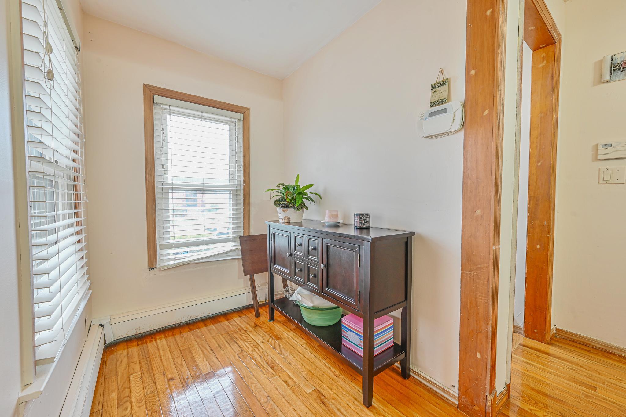 267 Roquette Avenue, Floral Park, NY 11001