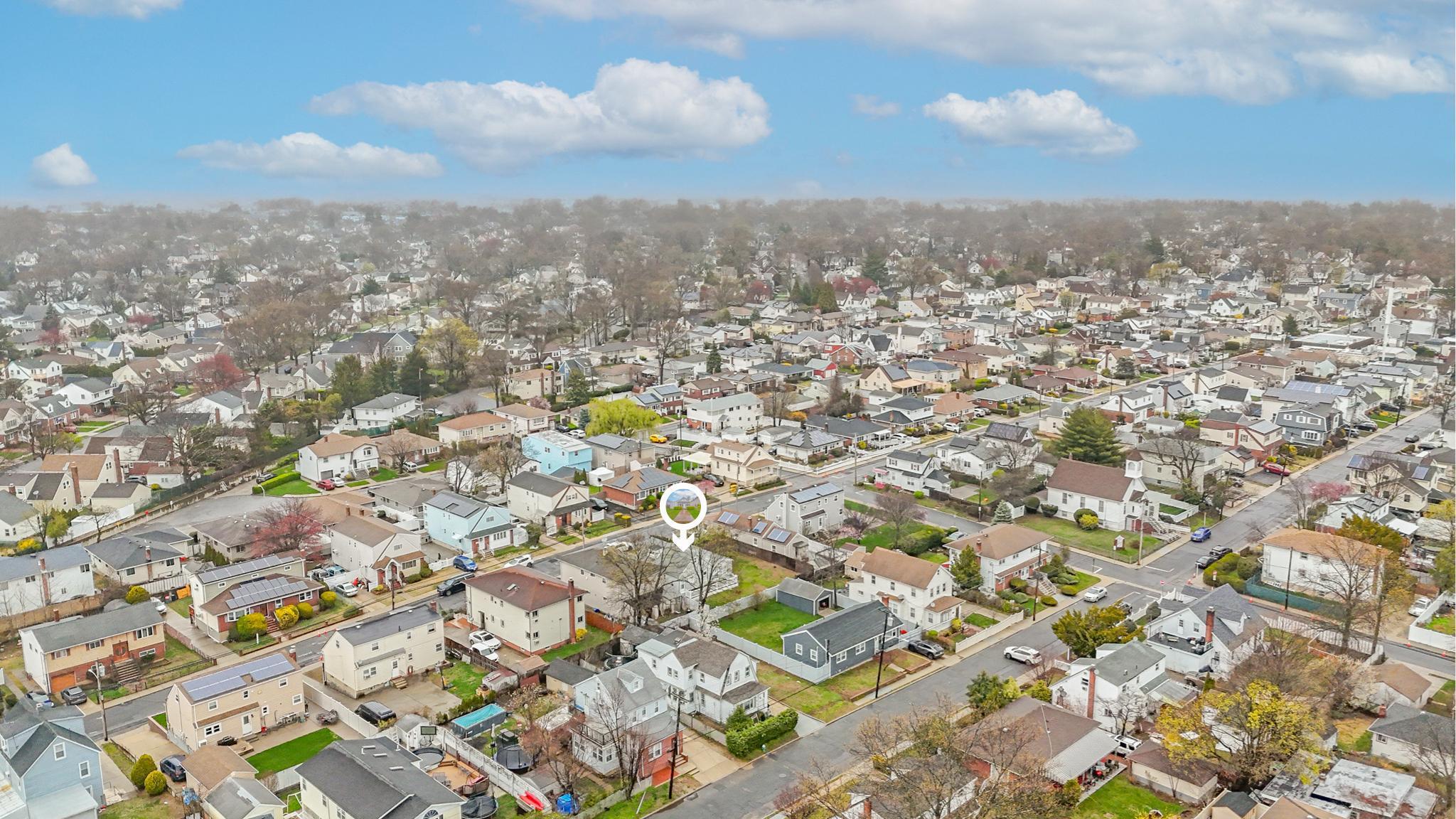 267 Roquette Avenue, Floral Park, NY 11001