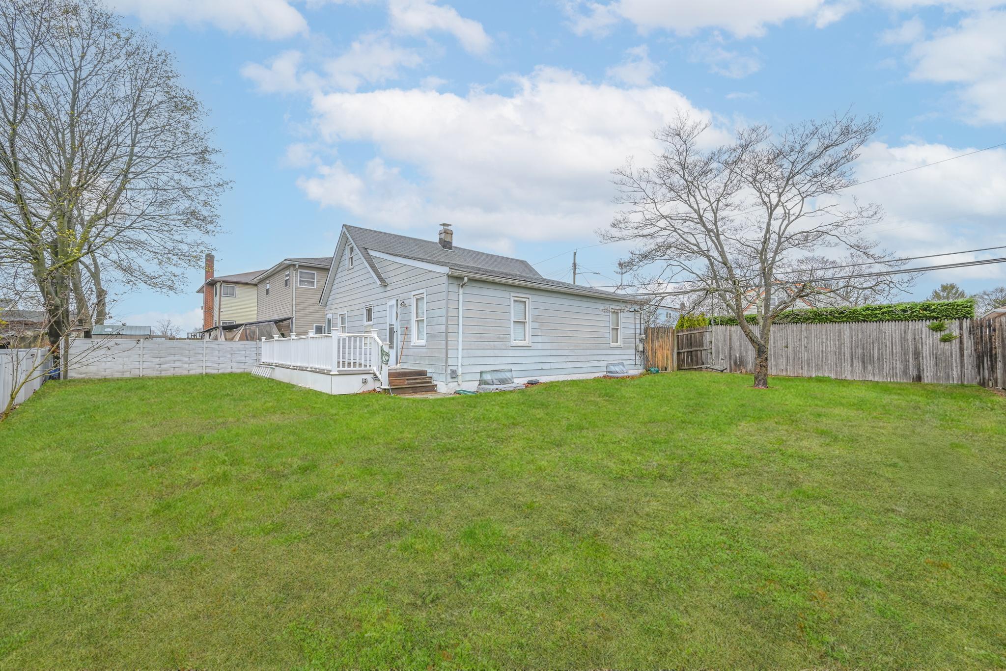 267 Roquette Avenue, Floral Park, NY 11001