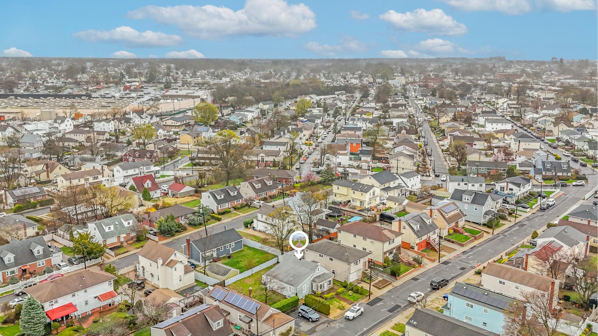 267 Roquette Avenue, Floral Park, NY 11001