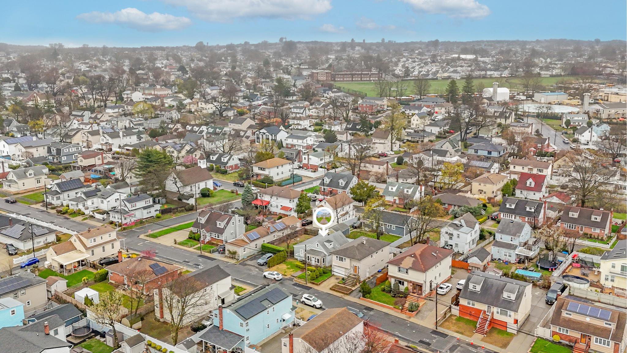 267 Roquette Avenue, Floral Park, NY 11001