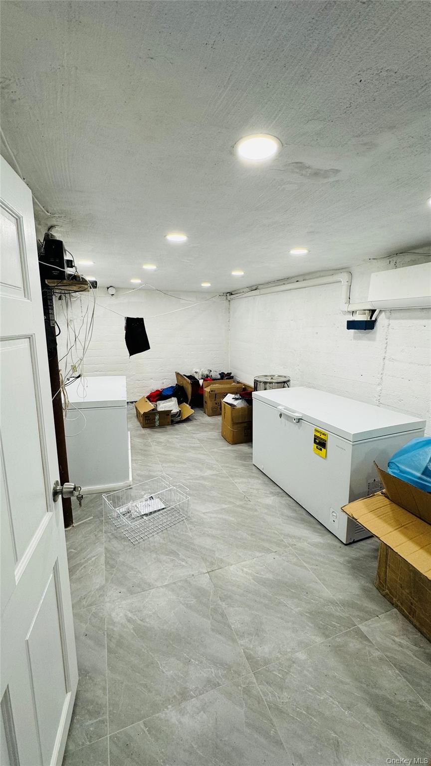 231 Jericho Tpke, New Hyde Park, NY 11040