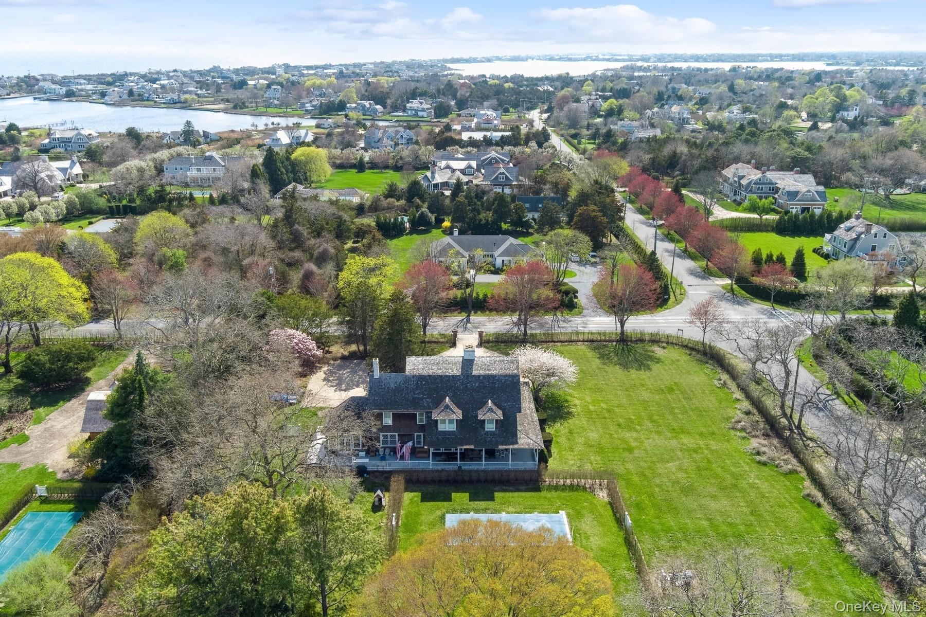 10 Post Lane, Quogue, NY 11959