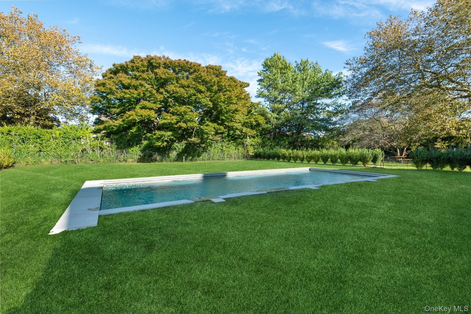 10 Post Lane, Quogue, NY 11959