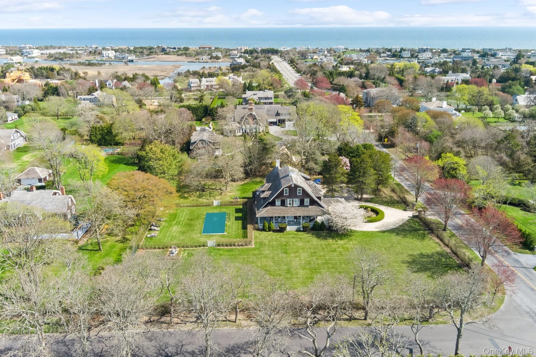 10 Post Lane, Quogue, NY 11959