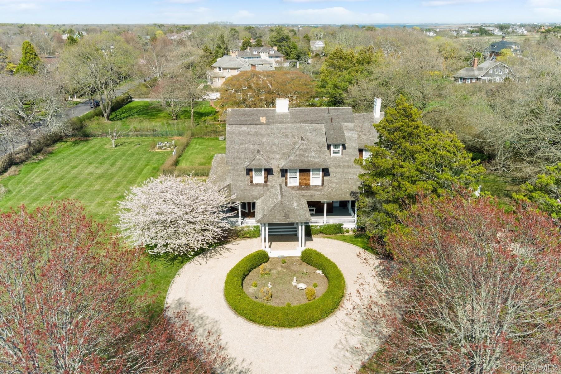 10 Post Lane, Quogue, NY 11959