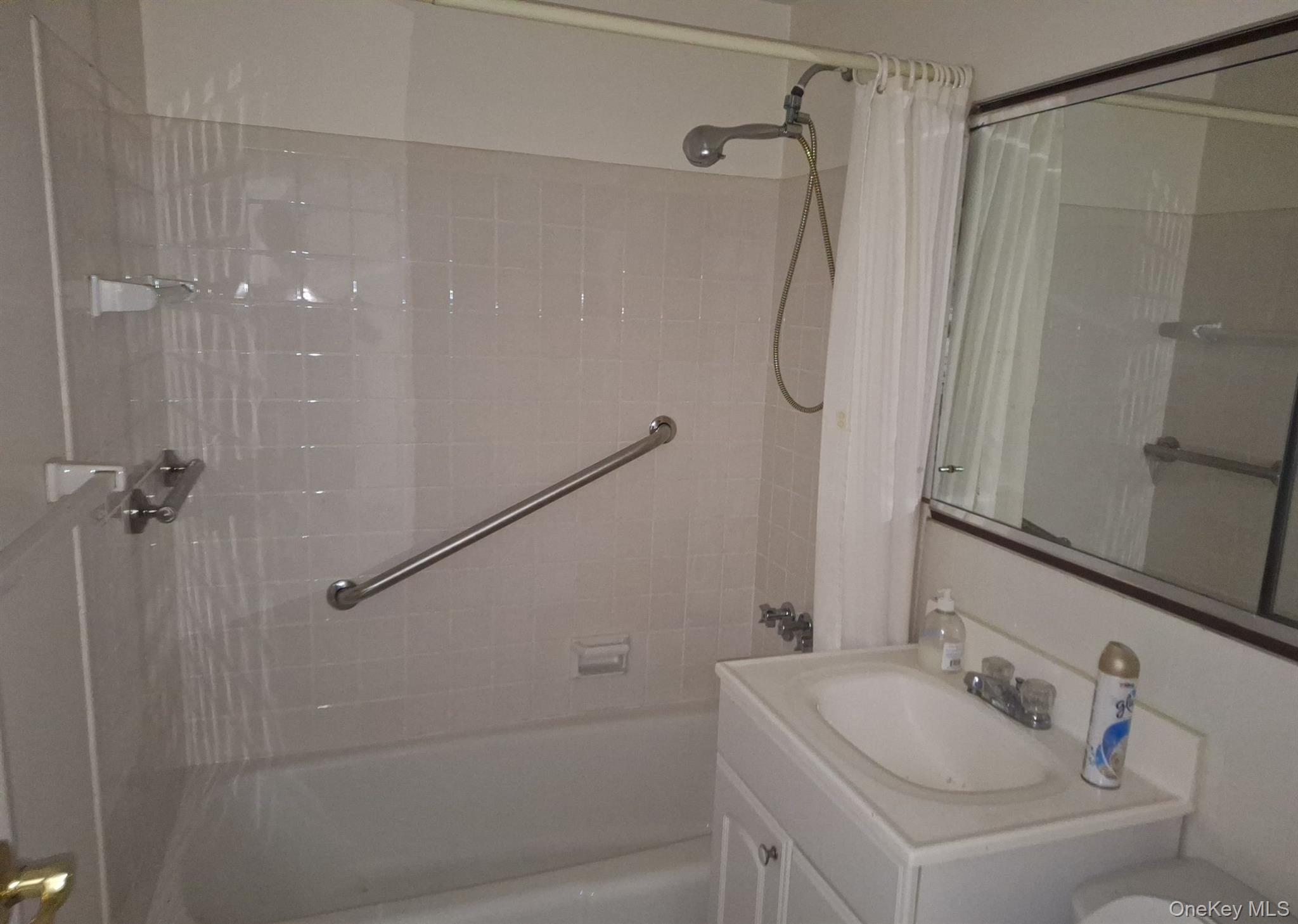 838 Pelhamdale Avenue # 3R, New Rochelle, NY 10801