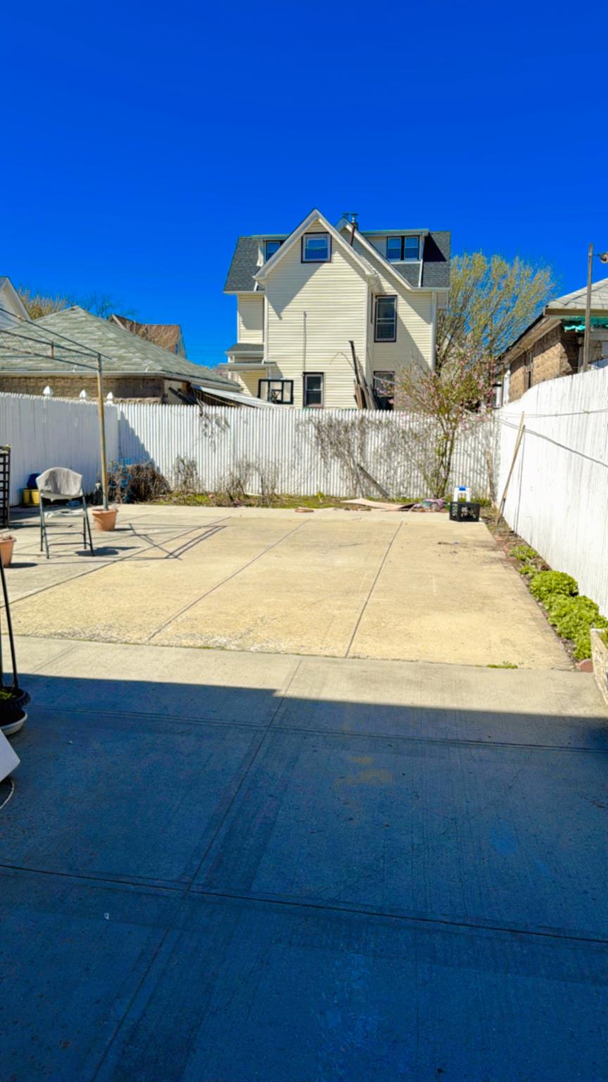 10231 90th Avenue, Richmond Hill, NY 11418