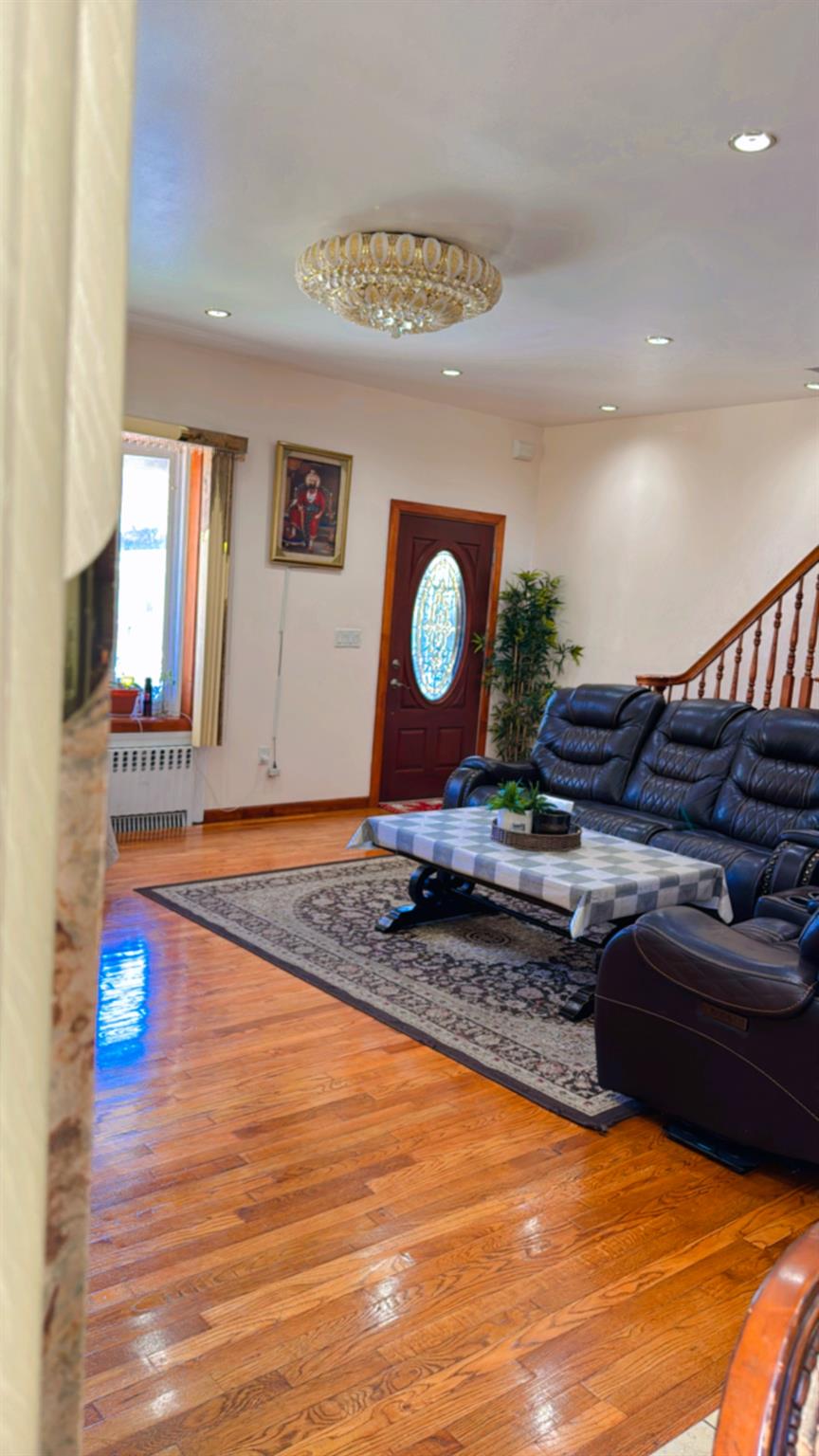 10231 90th Avenue, Richmond Hill, NY 11418