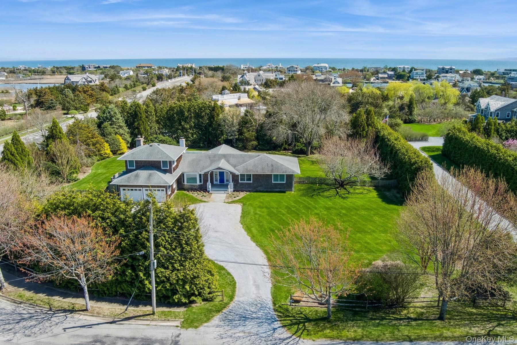 8 Niamogue Lane, Quogue, NY 11959