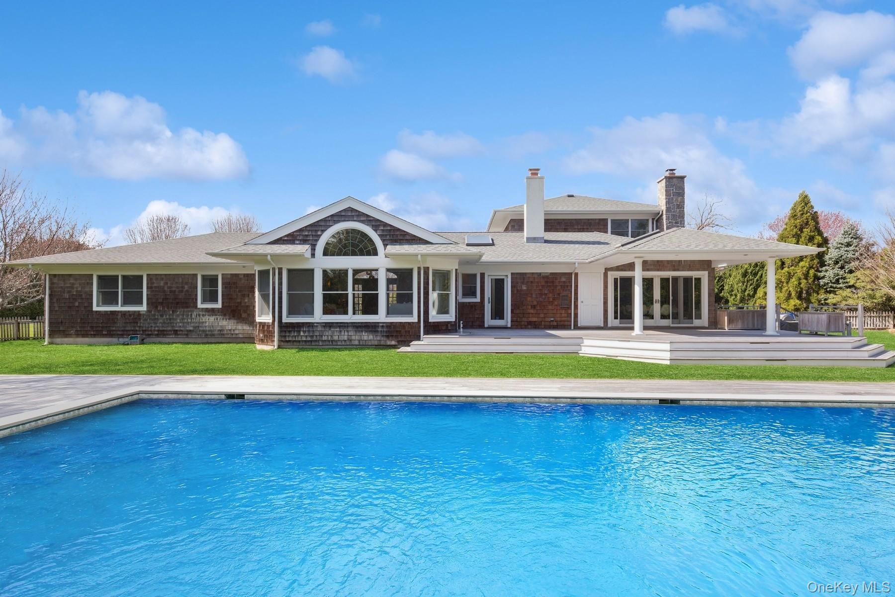 8 Niamogue Lane, Quogue, NY 11959