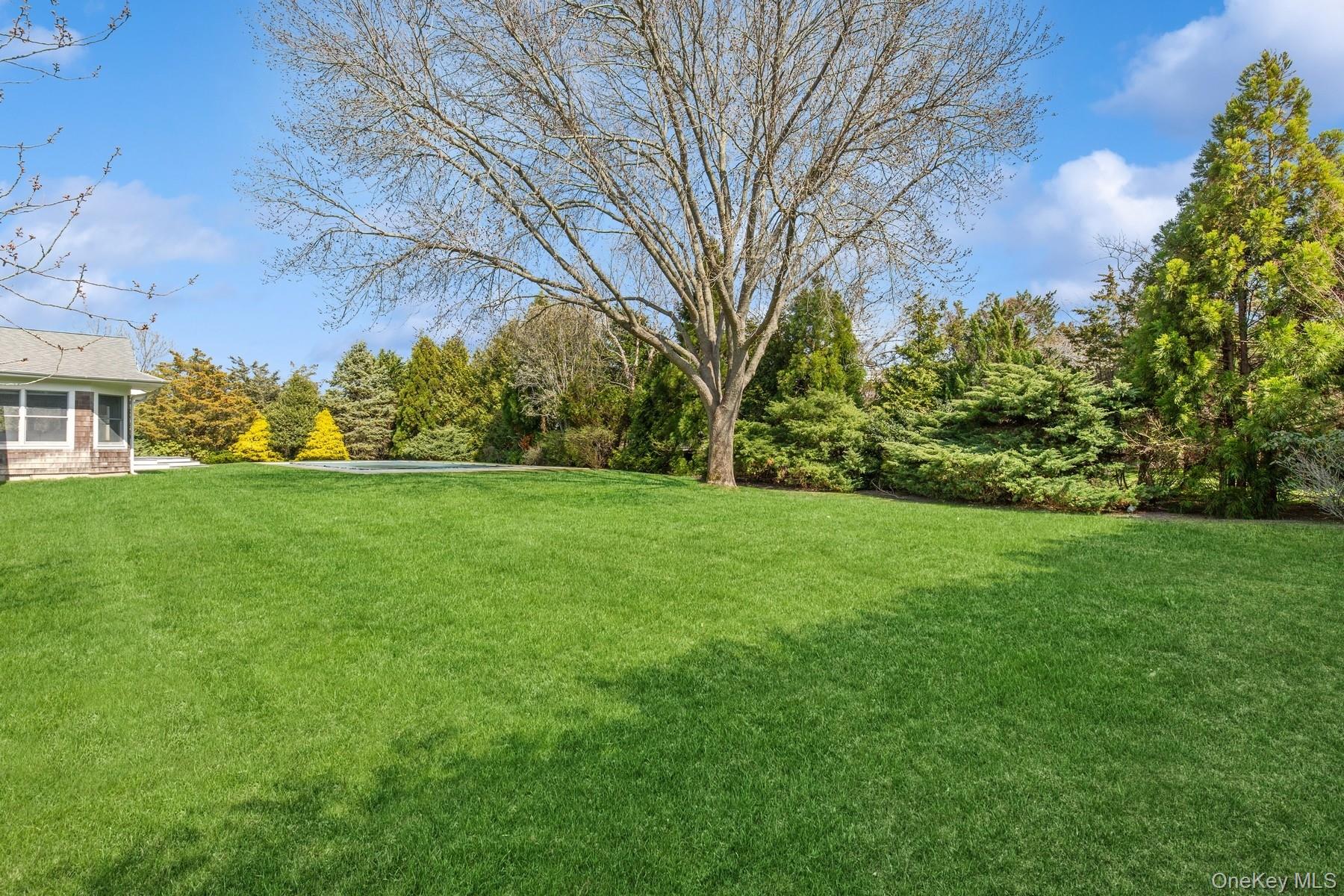 8 Niamogue Lane, Quogue, NY 11959