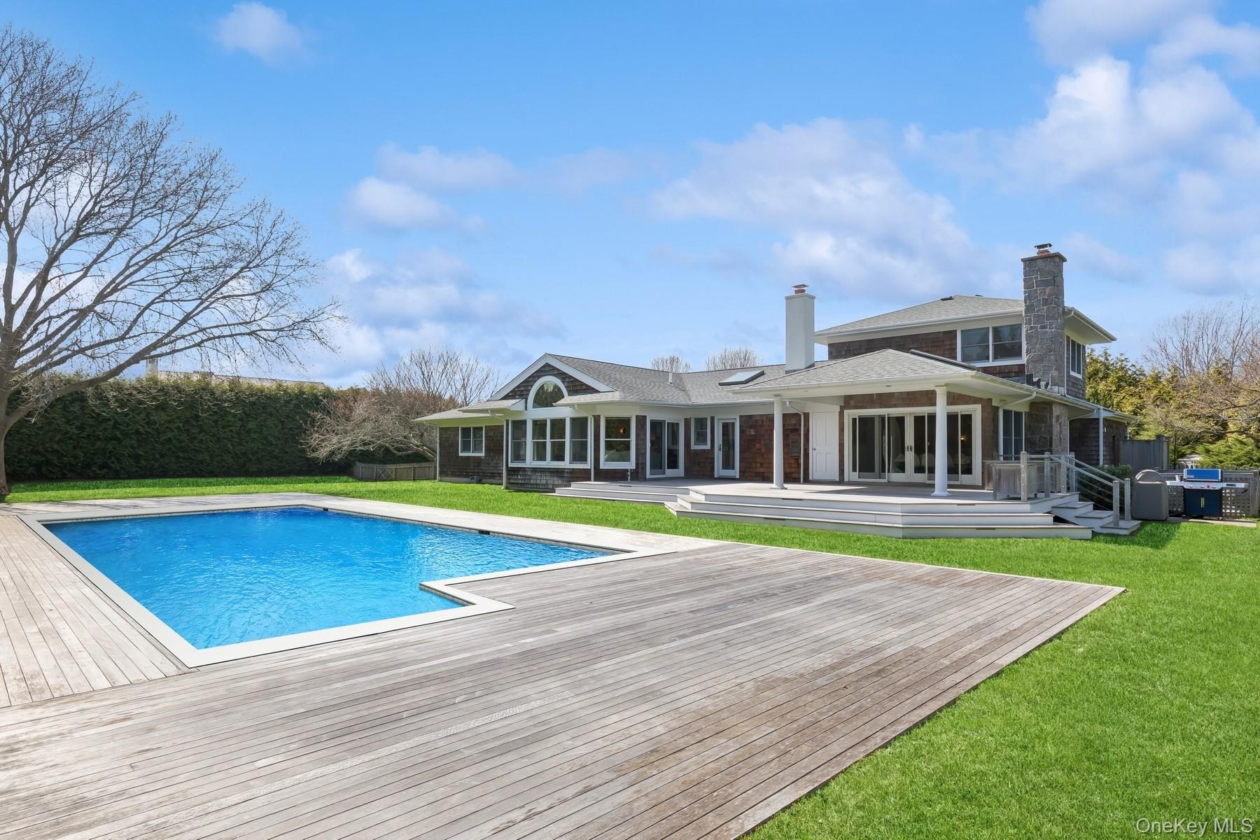 8 Niamogue Lane, Quogue, NY 11959