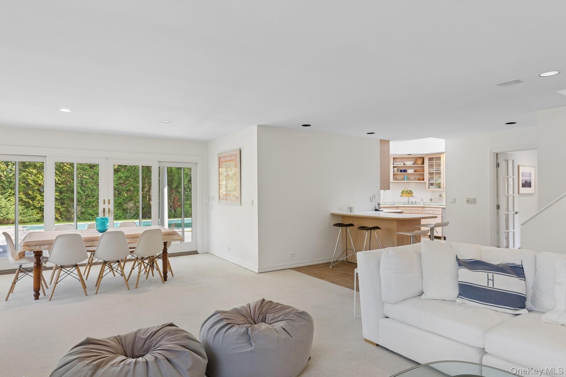 8 Niamogue Lane, Quogue, NY 11959