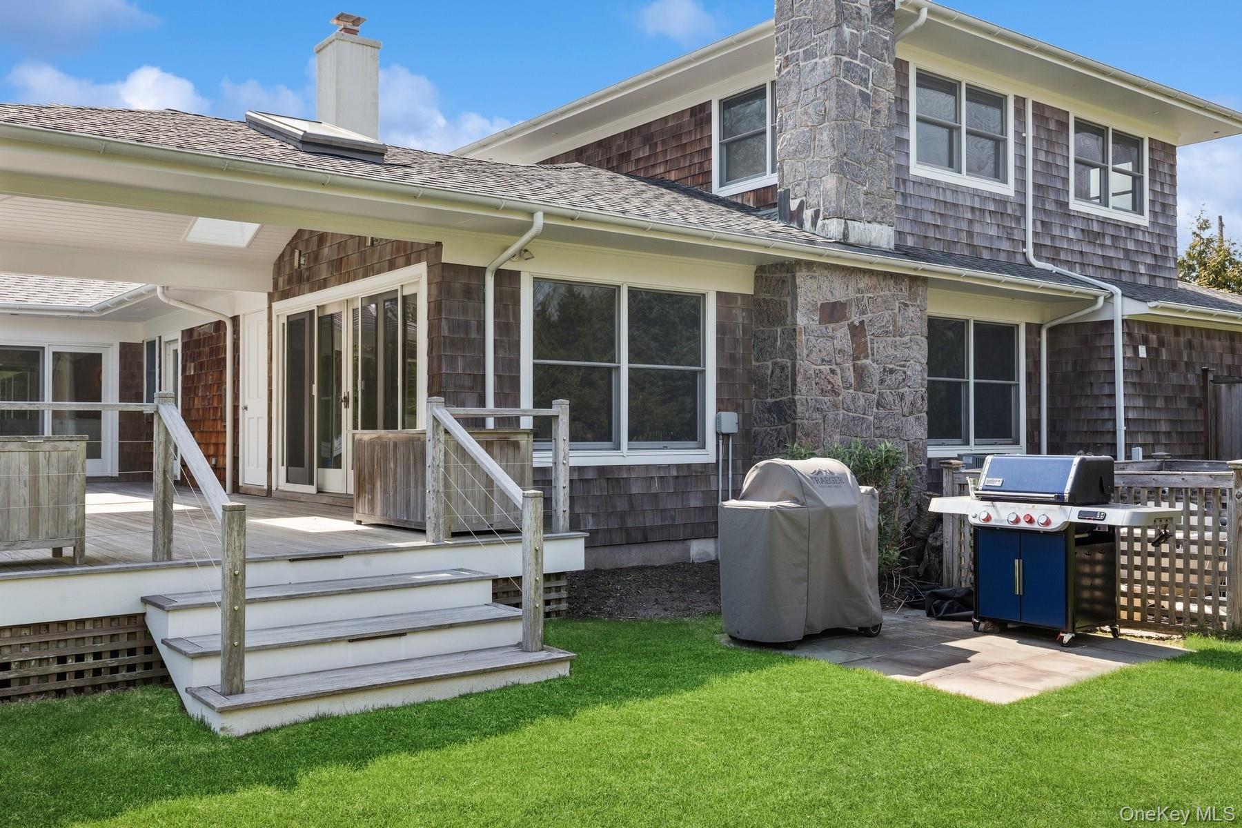 8 Niamogue Lane, Quogue, NY 11959