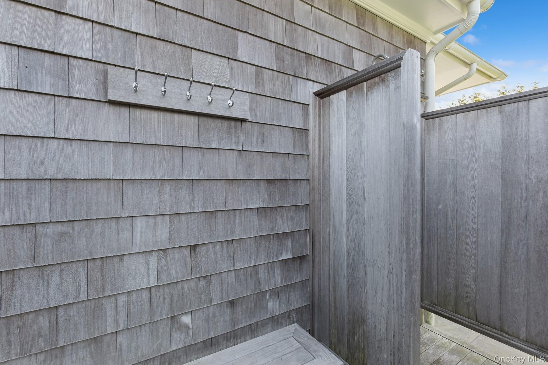 8 Niamogue Lane, Quogue, NY 11959