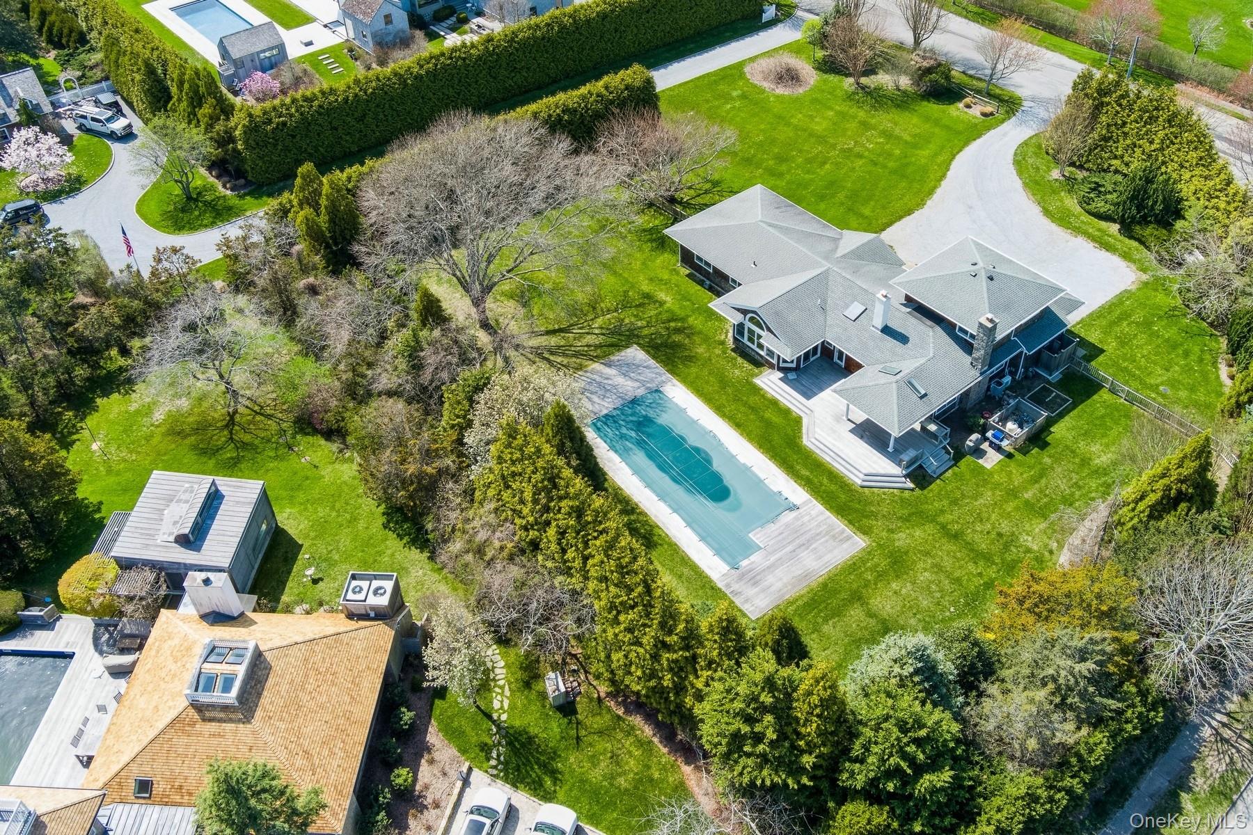 8 Niamogue Lane, Quogue, NY 11959