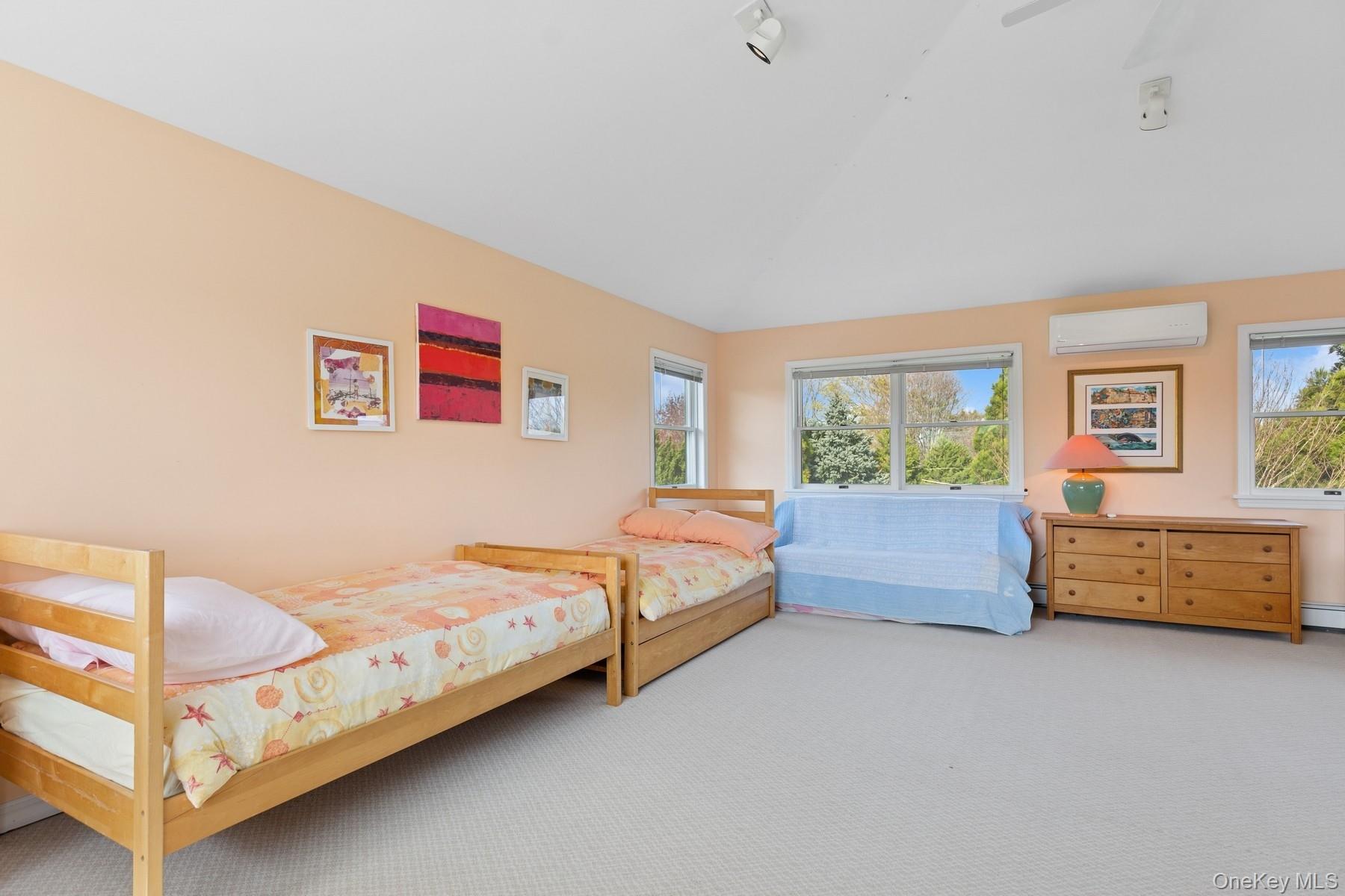 8 Niamogue Lane, Quogue, NY 11959