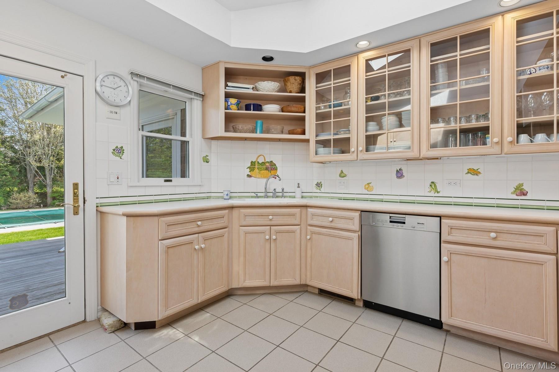 8 Niamogue Lane, Quogue, NY 11959