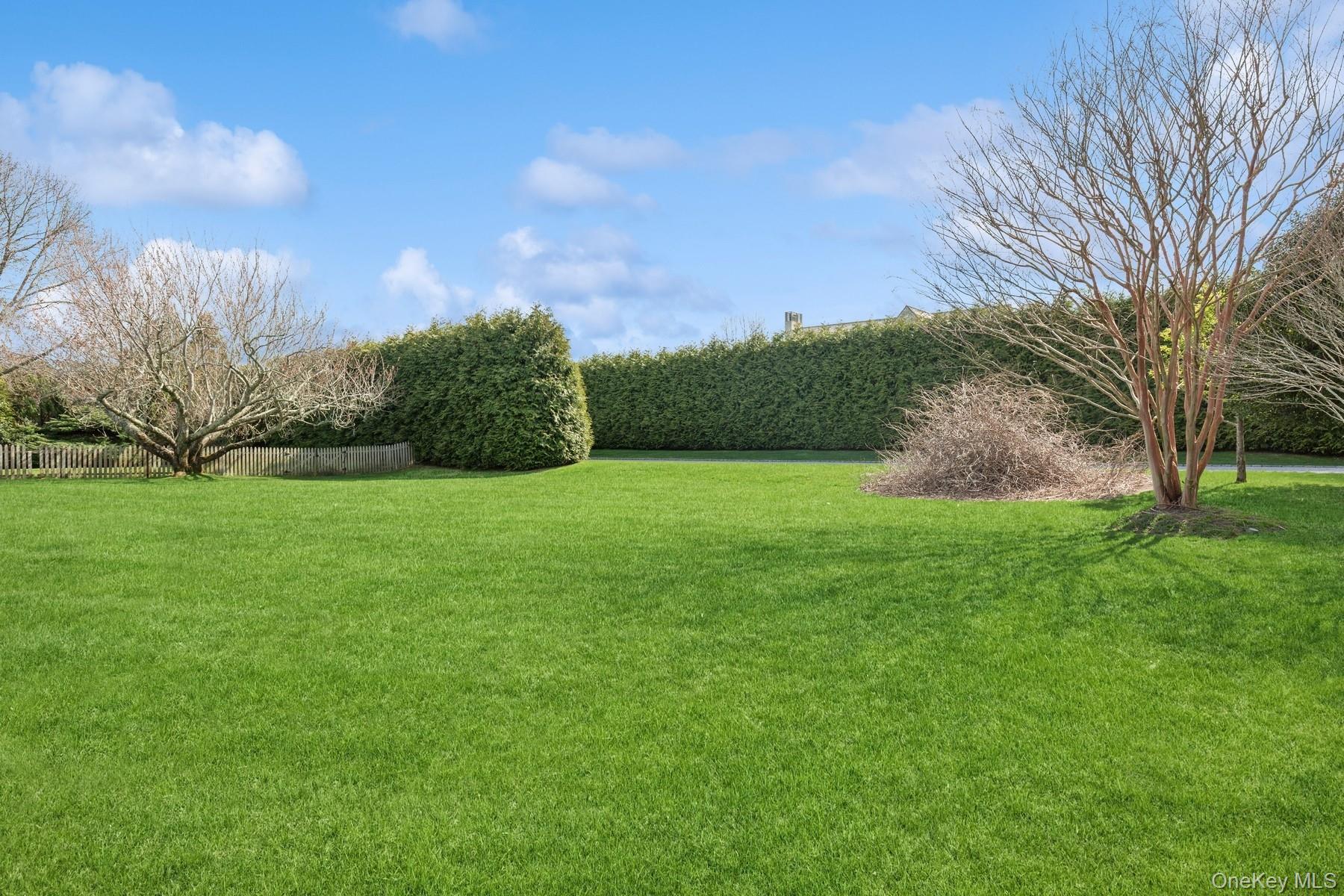 8 Niamogue Lane, Quogue, NY 11959