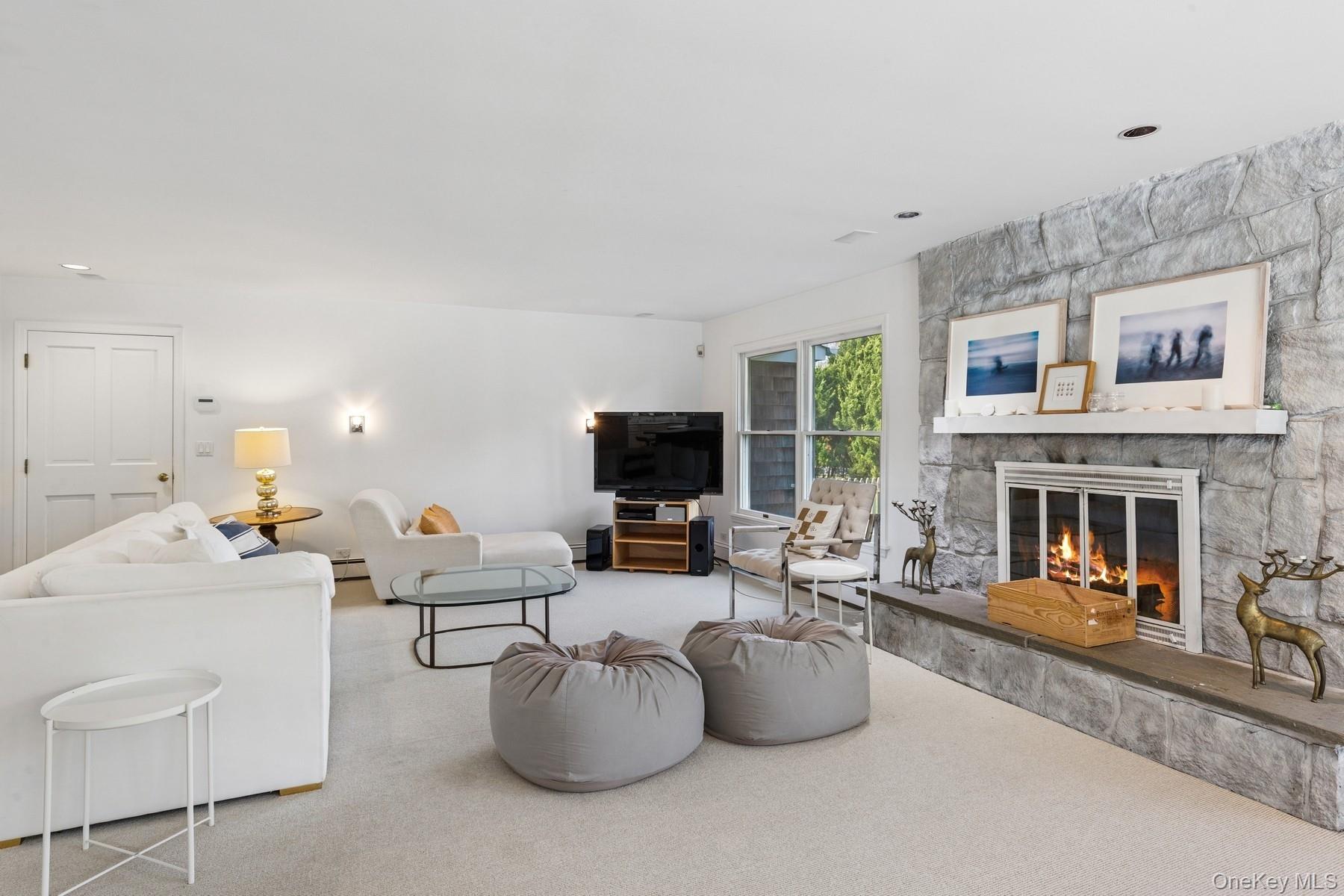 8 Niamogue Lane, Quogue, NY 11959