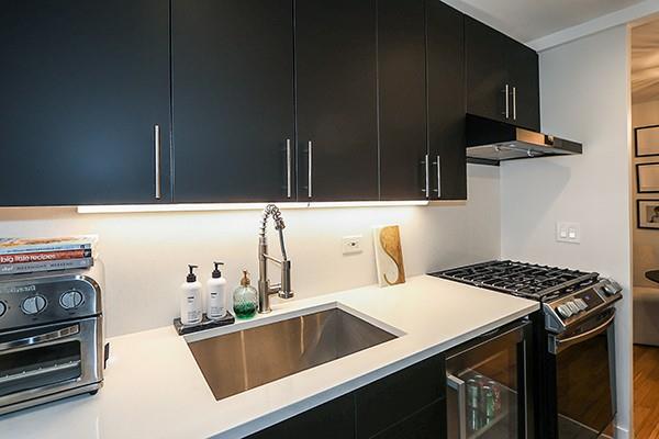 18 Edwards # 2B, Roslyn Heights, NY 11577