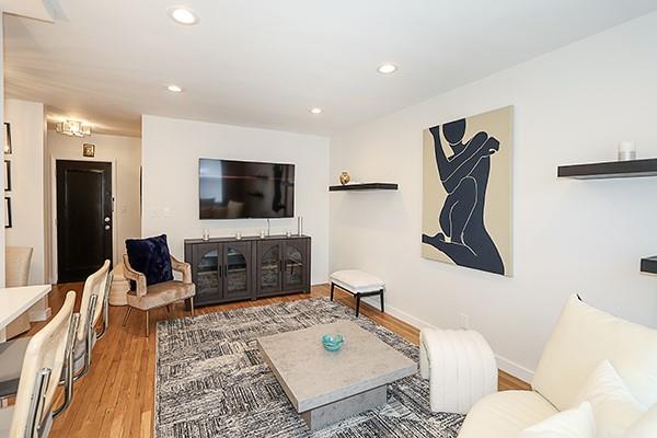 18 Edwards # 2B, Roslyn Heights, NY 11577