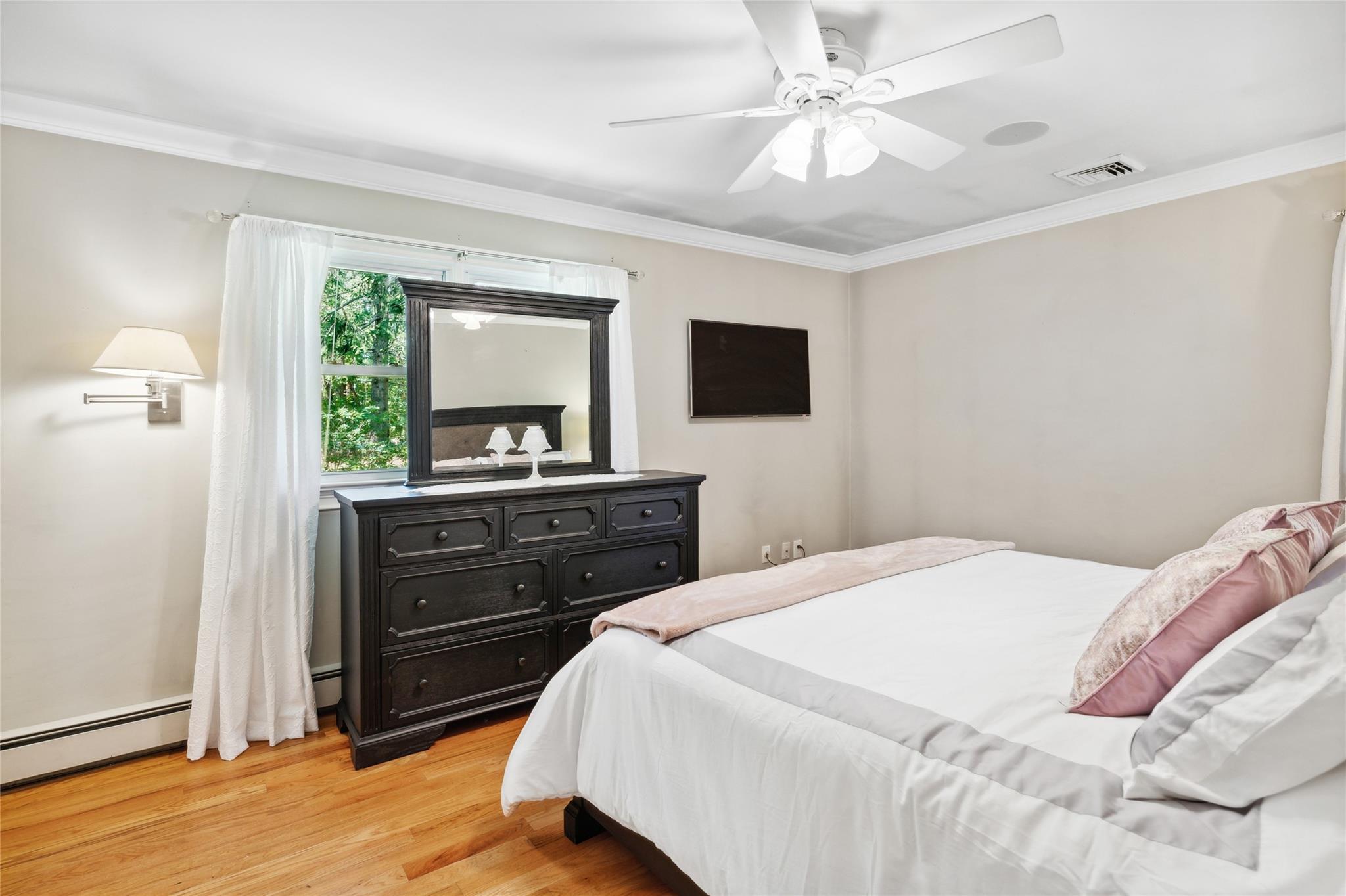 52 Sherwood Road, Hampton Bays, NY 11946
