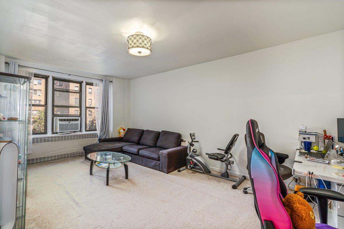 67-40 Yellowstone Boulevard # 3B, Forest Hills, NY 11375
