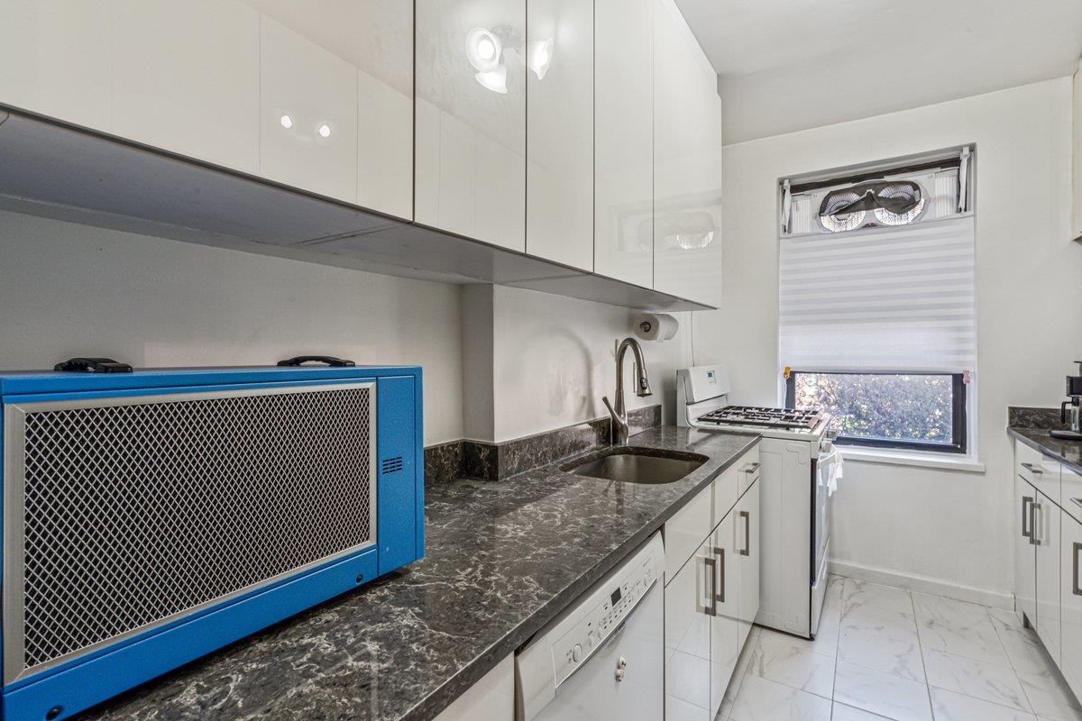 67-40 Yellowstone Boulevard # 3B, Forest Hills, NY 11375