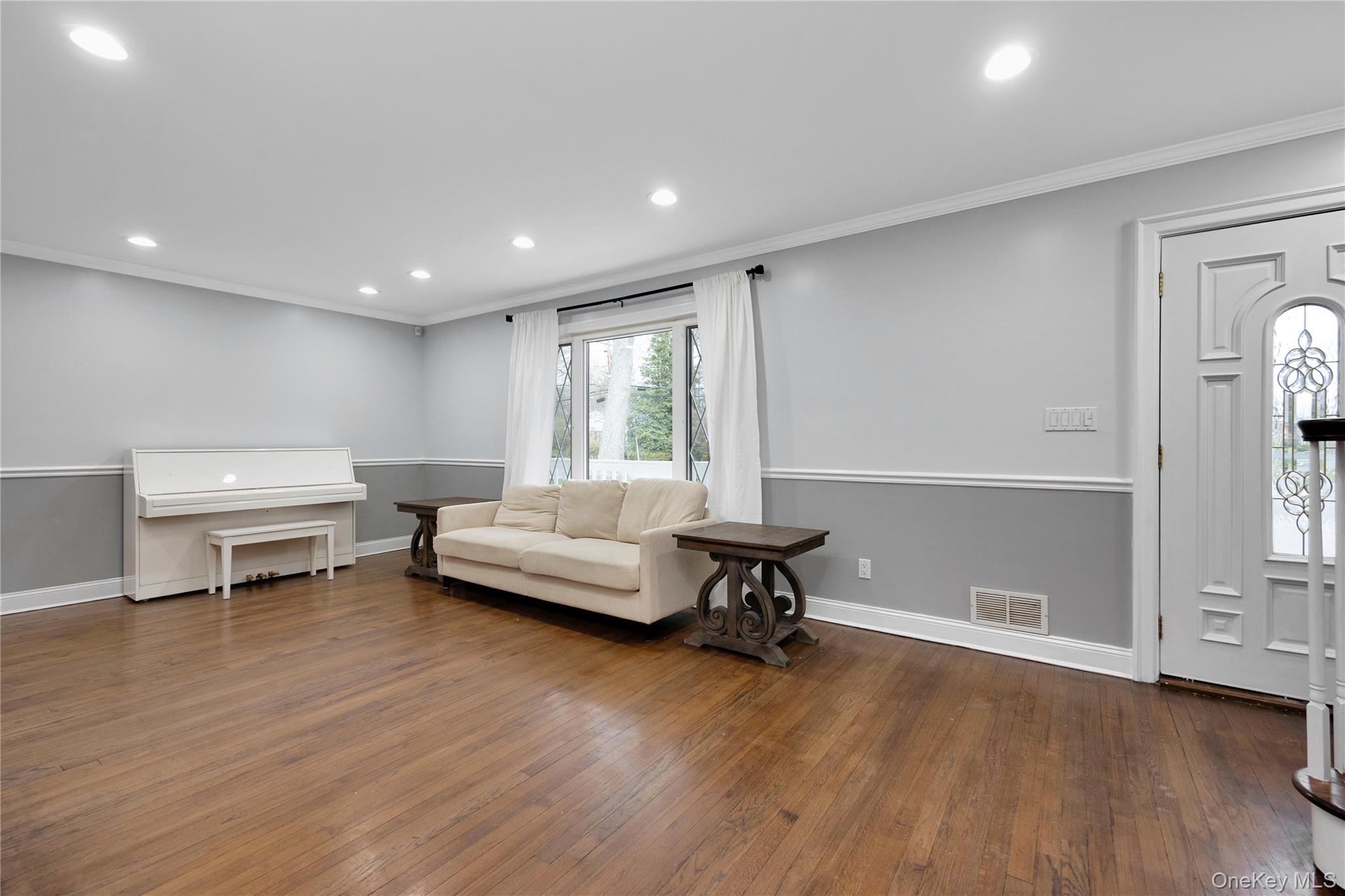 110 Saint Marks Lane, Islip, NY 11751