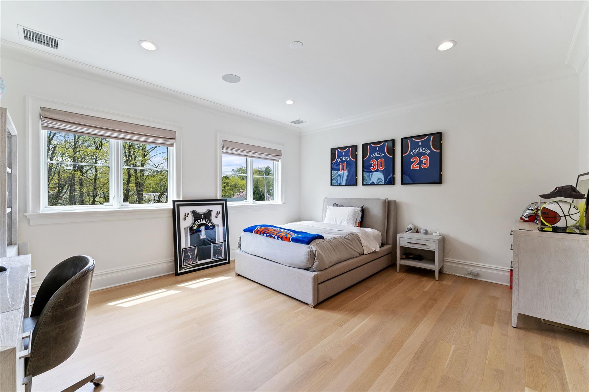 17 Oxford Road, Scarsdale, NY 10583