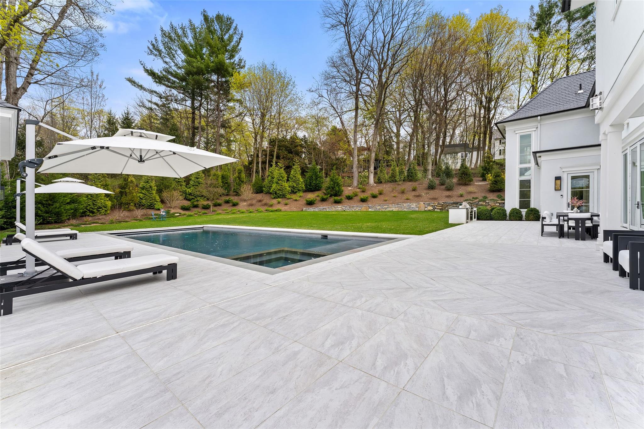 17 Oxford Road, Scarsdale, NY 10583