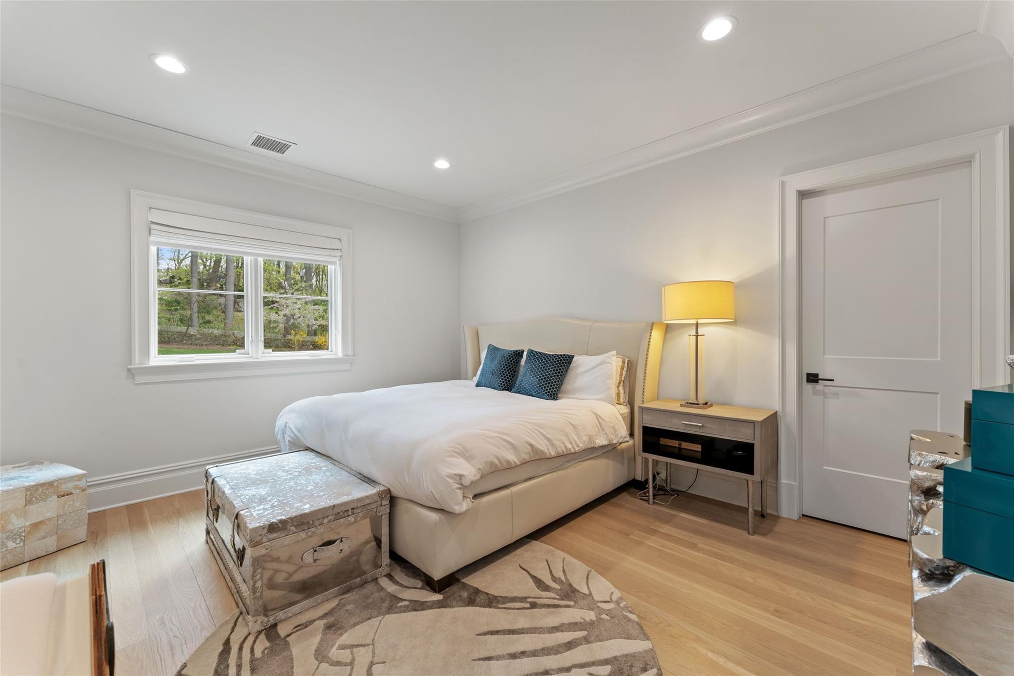 17 Oxford Road, Scarsdale, NY 10583