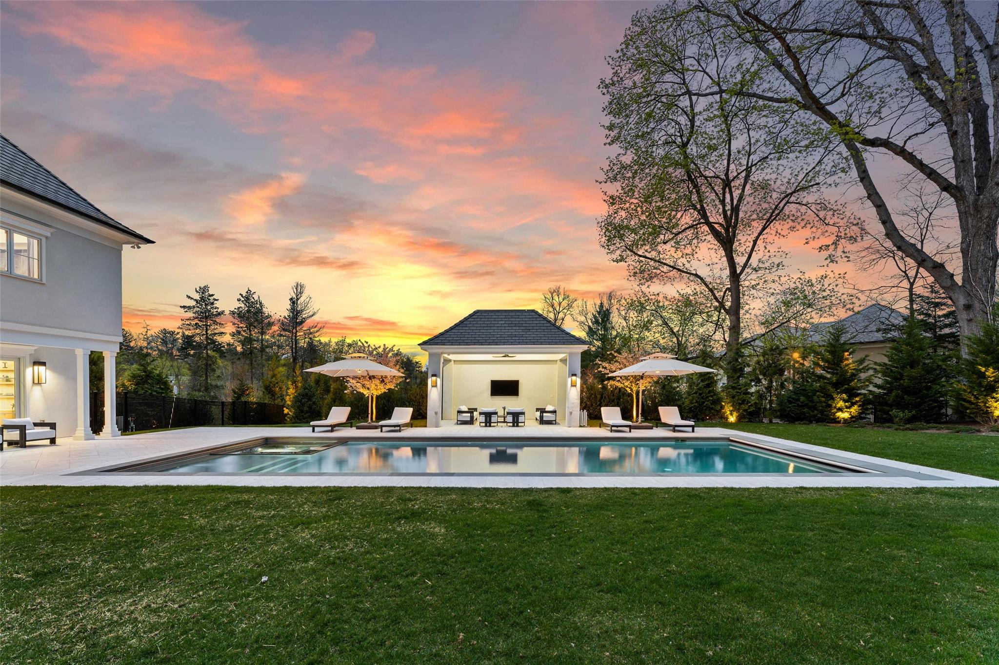 17 Oxford Road, Scarsdale, NY 10583