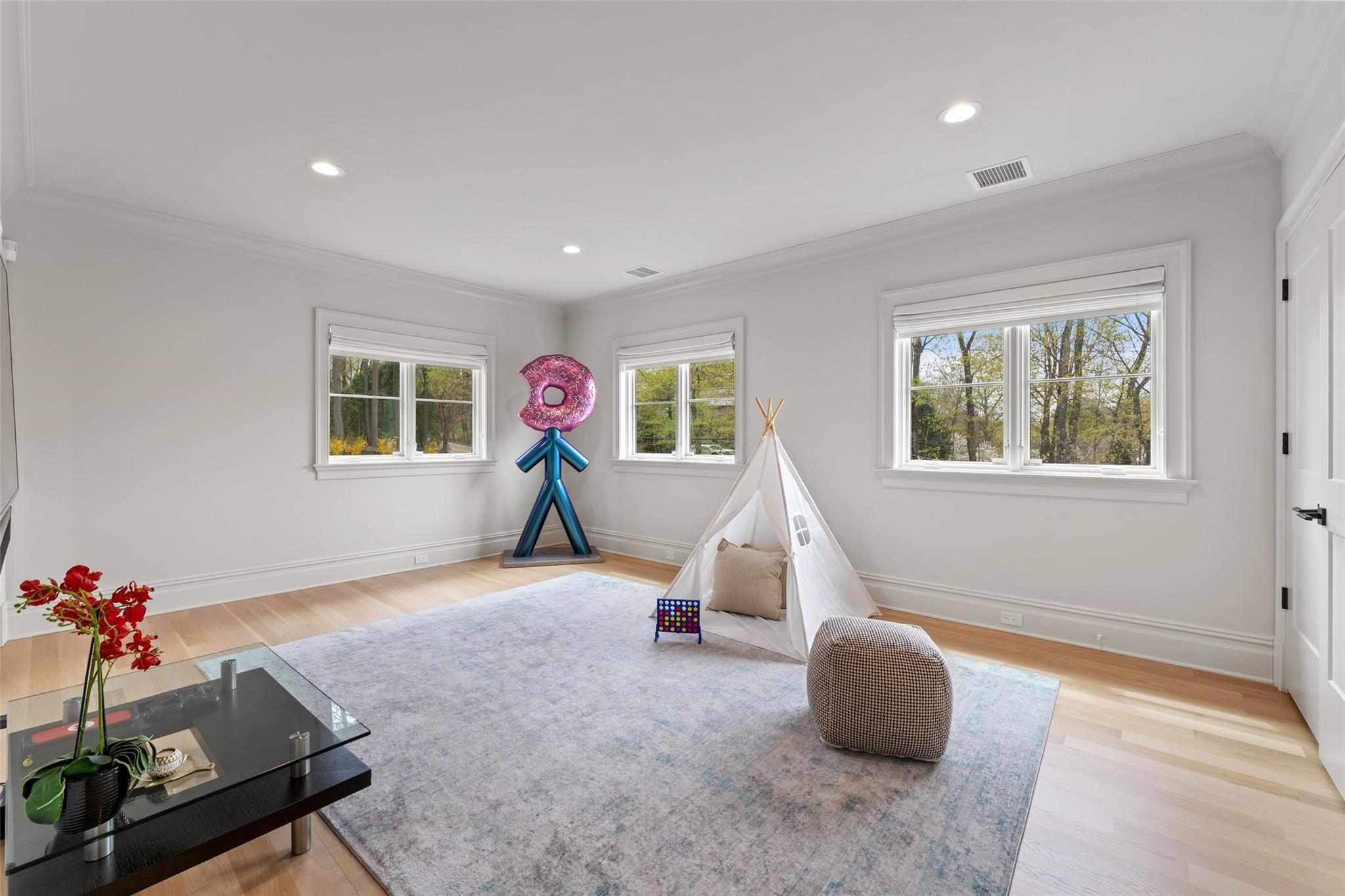 17 Oxford Road, Scarsdale, NY 10583