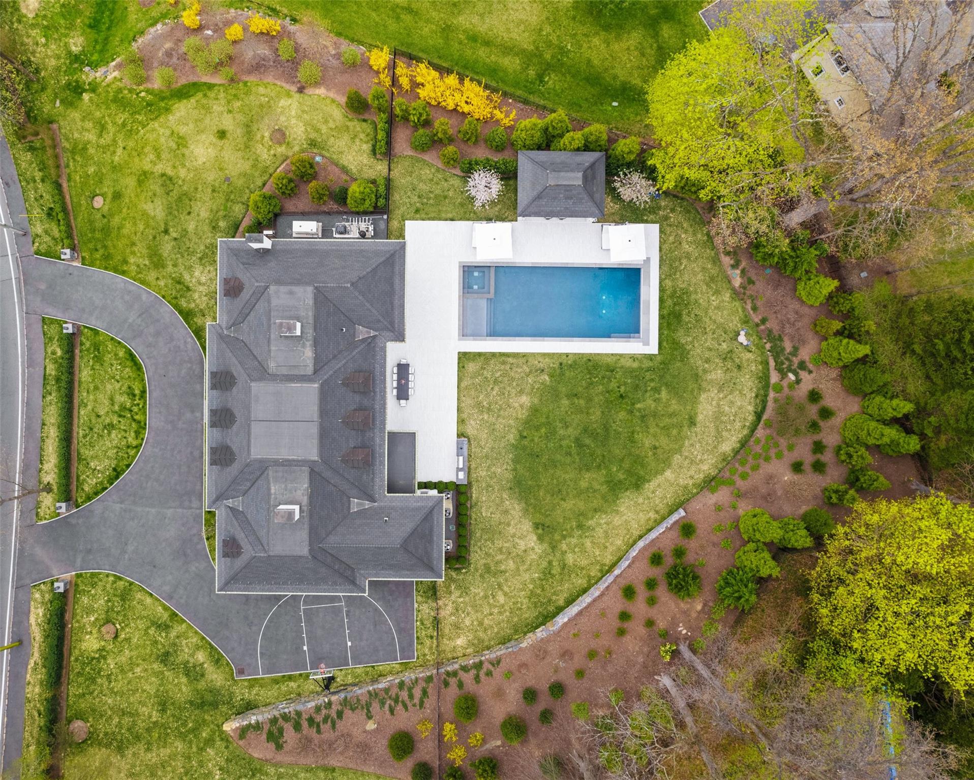 17 Oxford Road, Scarsdale, NY 10583