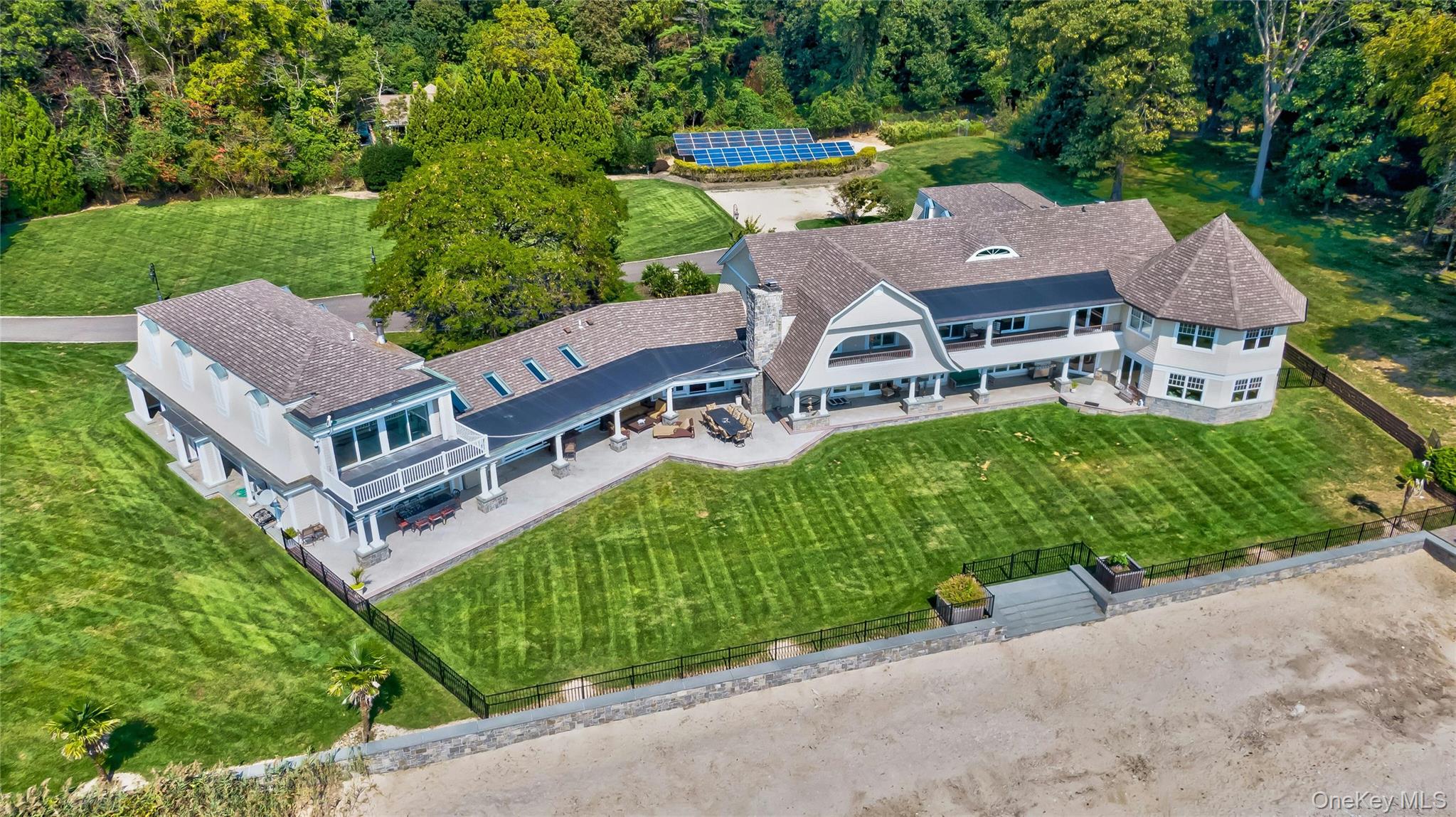 33 Beach Road, Northport, NY 11768