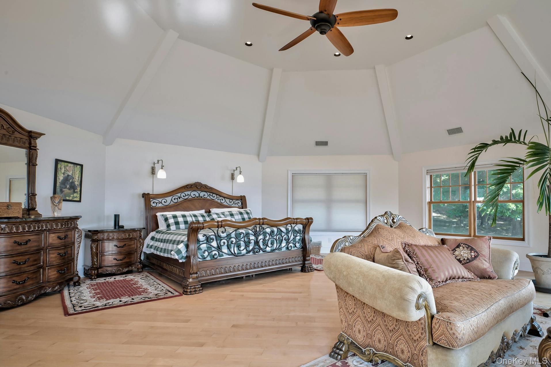 33 Beach Road, Northport, NY 11768