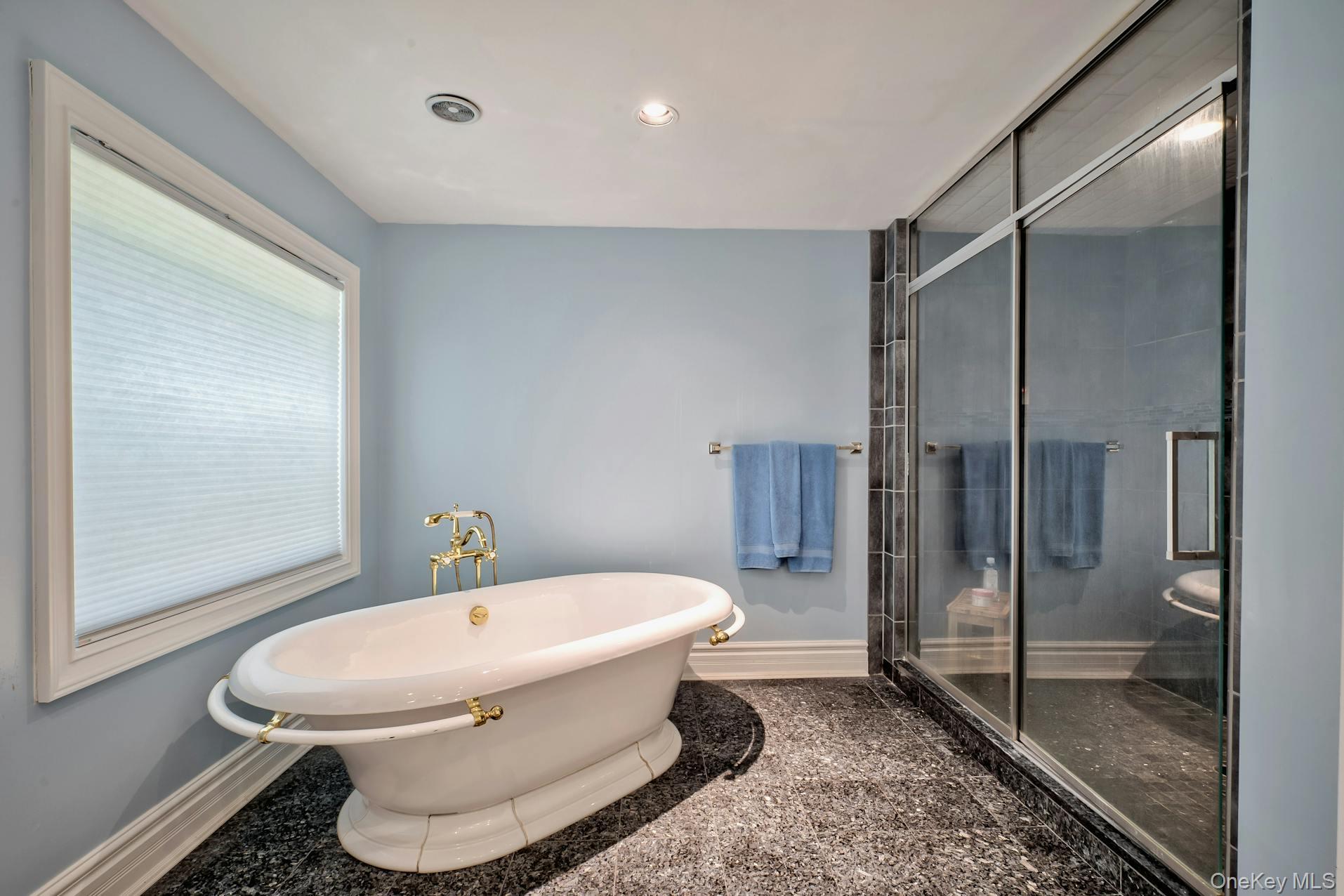 33 Beach Road, Northport, NY 11768