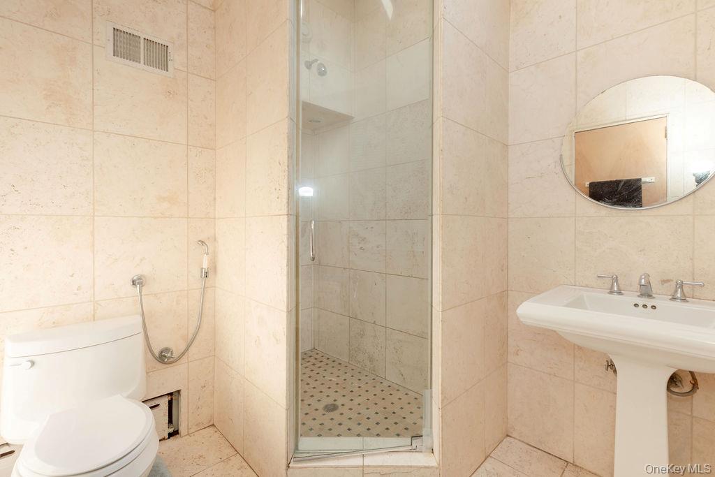 246 Weyman Avenue, New Rochelle, NY 10805