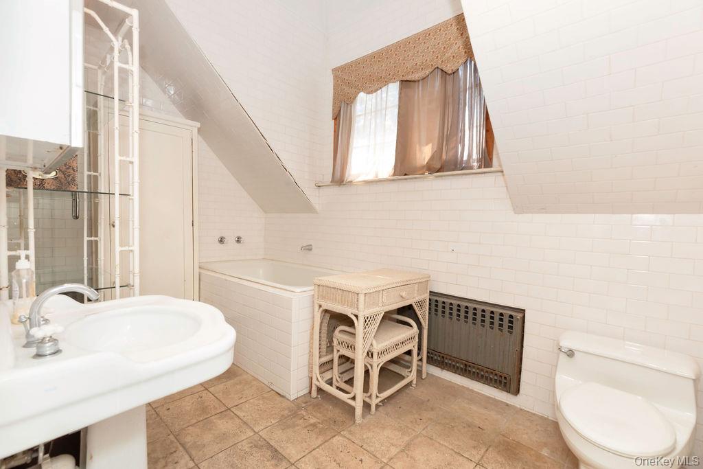 246 Weyman Avenue, New Rochelle, NY 10805