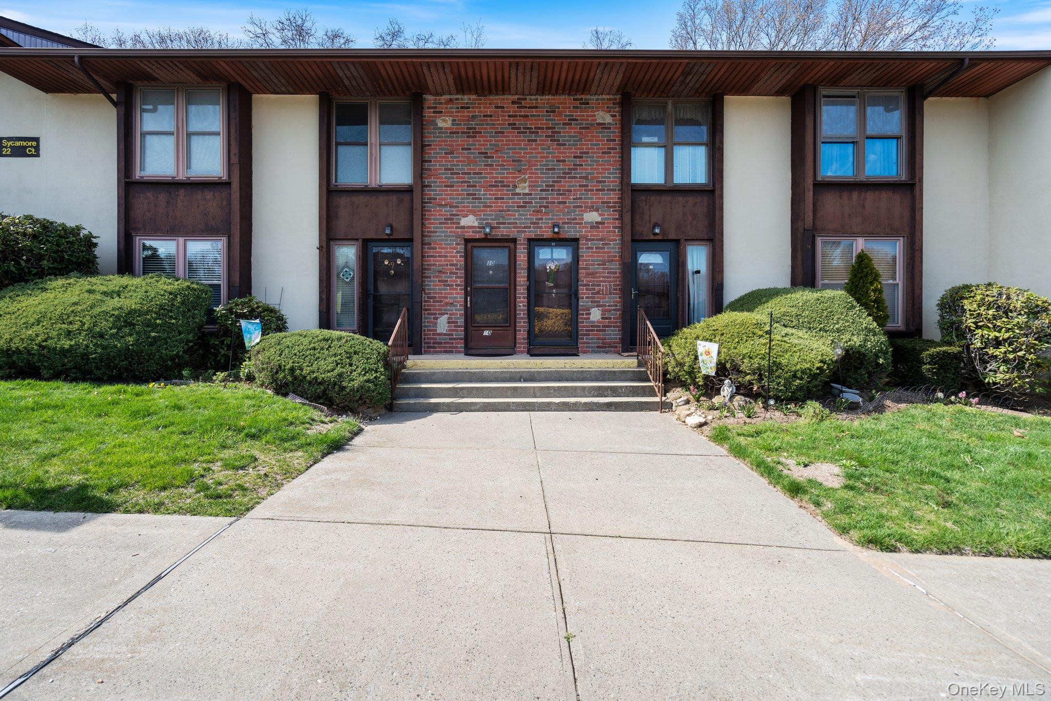 10 Sycamore Court # 10, Selden, NY 11784