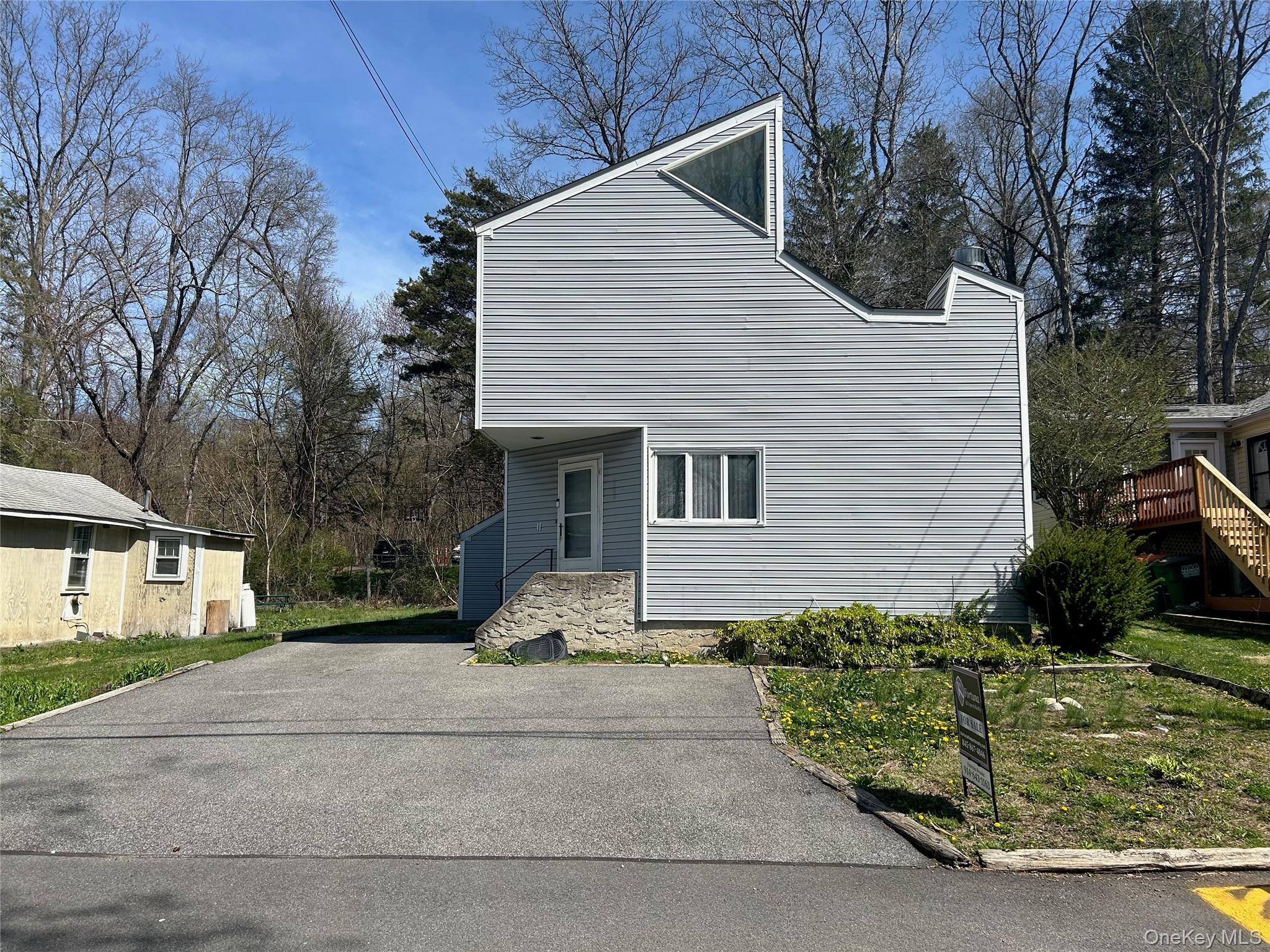 40 Floradan Road, Putnam Valley, NY 10579