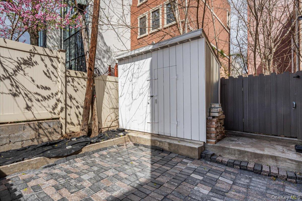 414 Franklin Avenue, Brooklyn, NY 11238