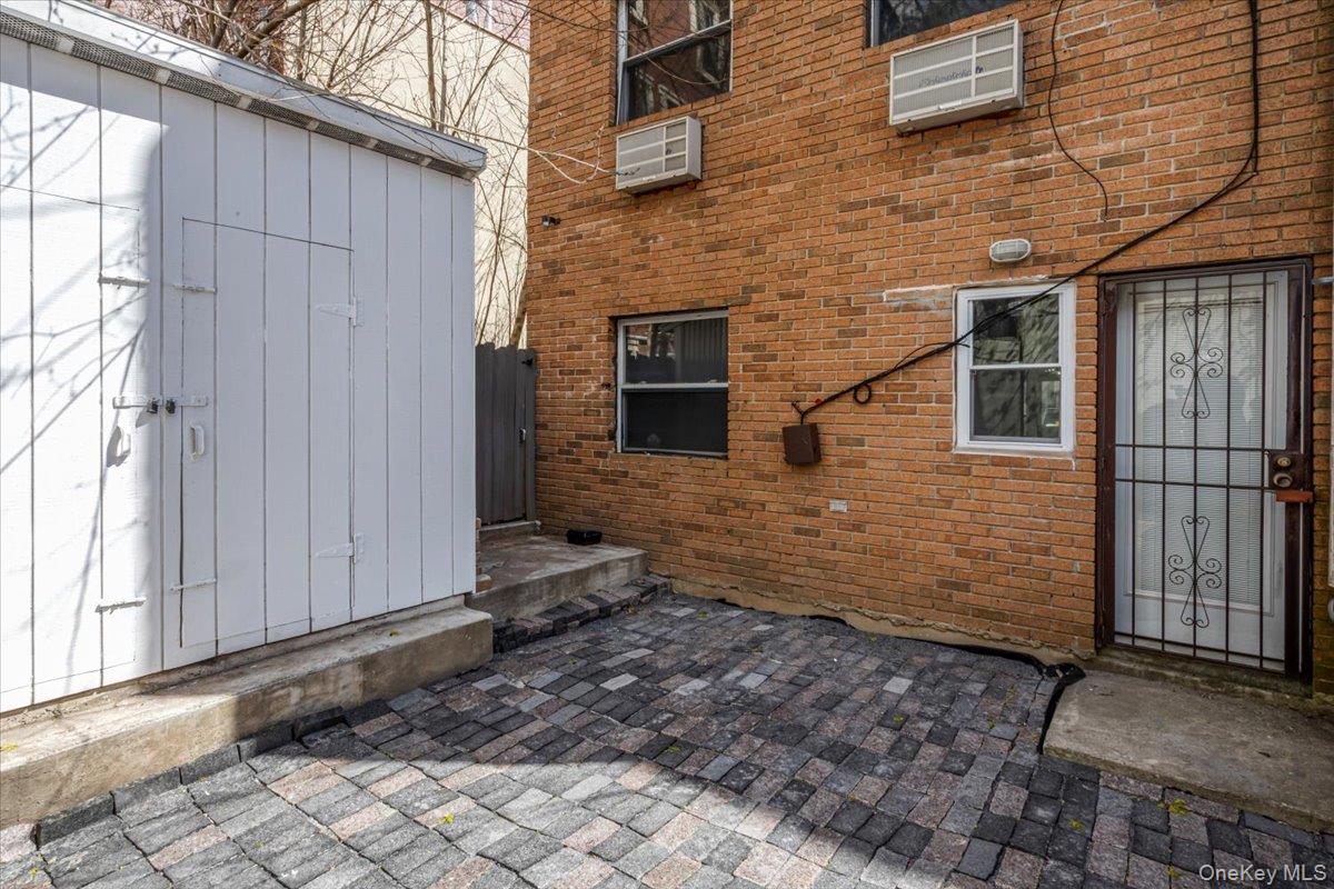 414 Franklin Avenue, Brooklyn, NY 11238