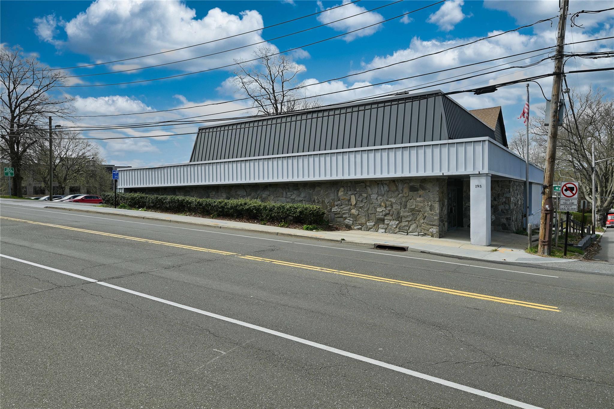 195 Main Street, Huntington, NY 11743
