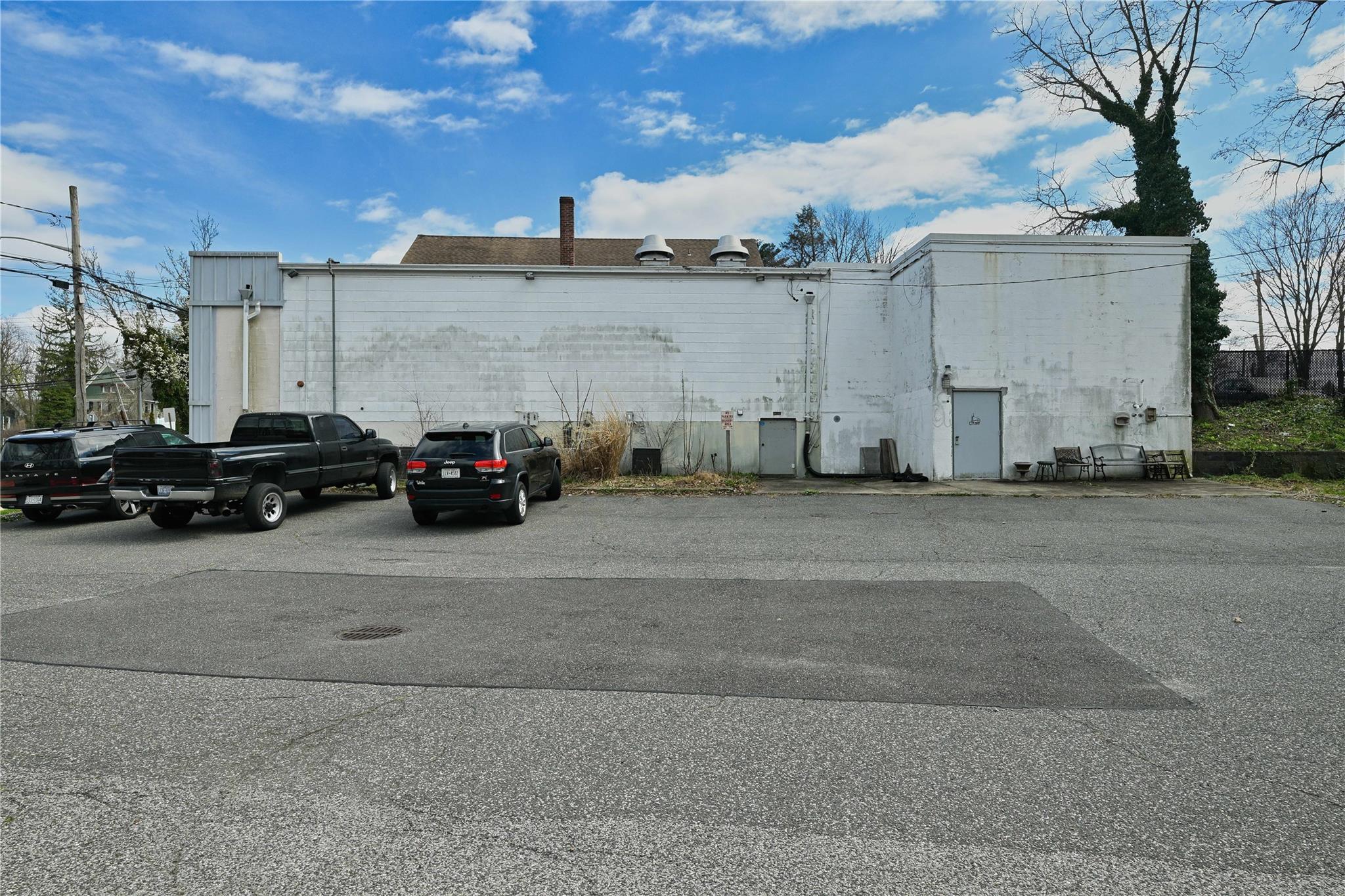 195 Main Street, Huntington, NY 11743